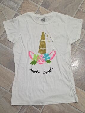 NWOT Girls White Unicorn Tee with Gold Glitter Horn